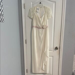 EUC Davids Bridal Wedding Dress Cream Off White Lace Beads Elegant Womens Size 4